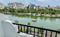 C'Lau Hotel Ninh Binh - A Gem Nestled in Ancient Quarter - con vista montagne