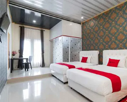 RedDoorz Syariah Near Minangkabau International Airport Hotels in Katapiang