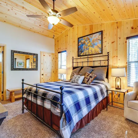 Escape to Alpine! Outstanding Cabin w/ Deck & Yard