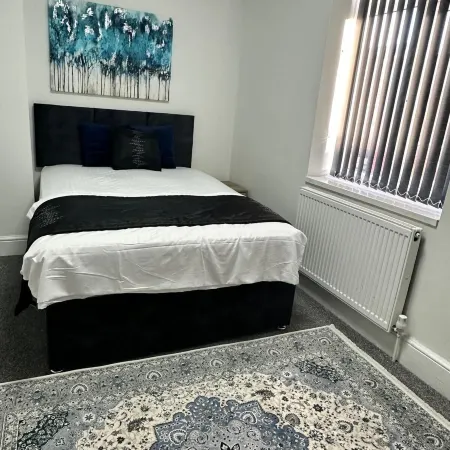 Modern 3bedroom Home in Bury Premium Mattresses Blackout Blinds Ensuite M