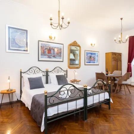 Amoret Apartments