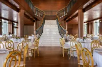 Las Arenas Balneario Resort