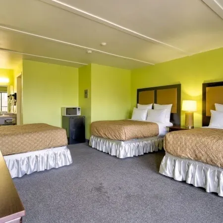 6032 Persepolis Inn