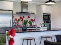 Spacious One-Bedroom with Private Bathroom – Aotea Hotels in Porirua
