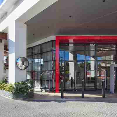 Radisson Red Cebu Mandaue Hotel Exterior