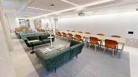 Oak House Residence
