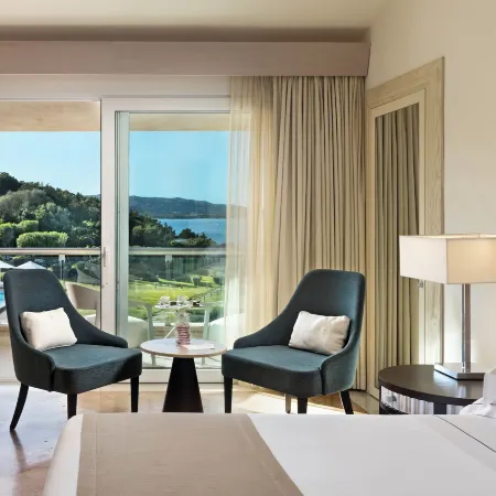 L'Ea Bianca Luxury Resort Отели рядом с достопримечательностью «Пляж Кала-Битта»