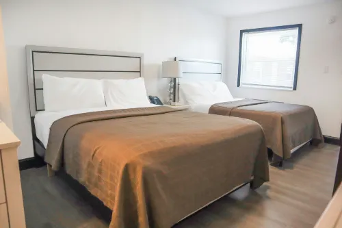 The Lancaster Motel by OYO Ronks Near Paradise - parking