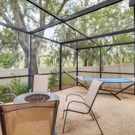 Heart of Lake County! Family Escape w/ Lanai, Pool