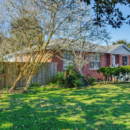 4 Mi to NAS Pensacola! Family Getaway w/ Pool