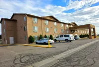 Super 8 by Wyndham Henderson North East Denver - parking