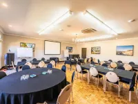 Parkes International فنادق في باركيز