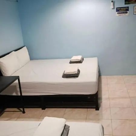 Dee-maak Hostel