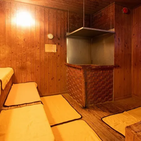 Capsule Hotel New Gloria