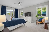 900ft of water frontage: Private Spacious Luxury Waterfront Point @ Smith Lake! - balcony