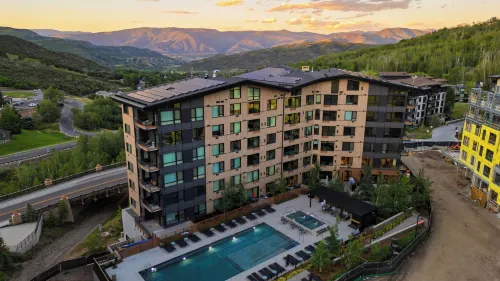 Electric Pass Lodge by Avantstay Sleeps 10 + Ski-in/ski-out + Ski Lockers Village Pool + Spa - appartements de vacances