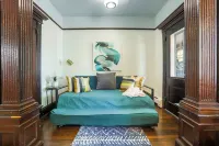Updated 3Br /1B Victorian Hous Close to NYC• Parking Avail• Pets Welcome - 3-Star