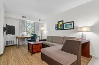 MainStay Suites Appleton Airport - Fox River Mall Area - parking