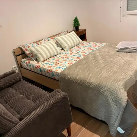 NovaStay Breuillet – Modern Garden Apartment