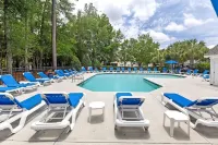 Queen Kelsey-Mins from Credit One-Pet Friendly - Homestays