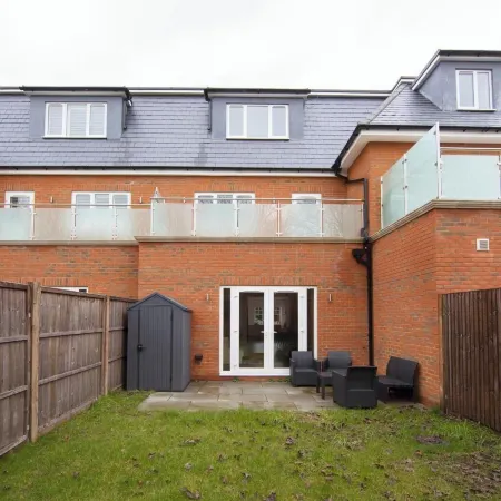 Luxurious 4 Bed House - Close to Windsor Castle!