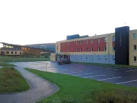 吉韋宜必思快捷酒店 - 停車場