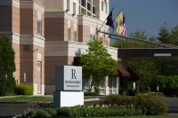 Renaissance Meadowlands Hotel - parking