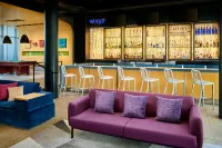 Aloft Montreal Airport - bar