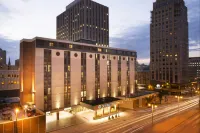 DoubleTree by Hilton Hotel Milwaukee Downtown - Boutique