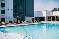 Courtyard by Marriott Gulfport Beachfront - شاطئ