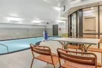 Hampton Inn & Suites Cincinnati/Uptown-University Area - piscina