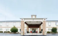 Red Roof Plus+ Danville, KY - parking