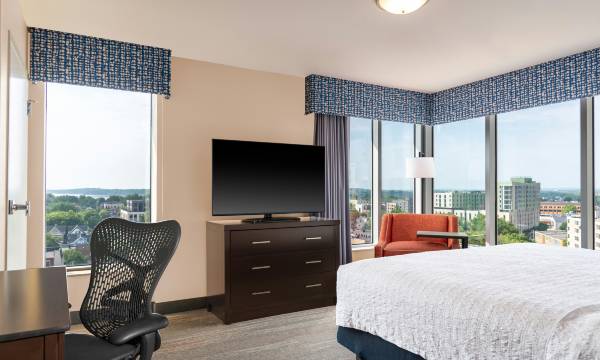 Hampton Inn & Suites Madison/Downtown