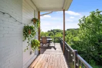 Ludlow Lodge w/ City Views - 2-Star