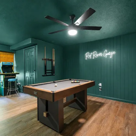 Peaceful Escape- Hot Tub, Game Room, Sleeps 16