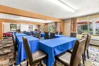 Howard Johnson by Wyndham Albany - Parkplatz