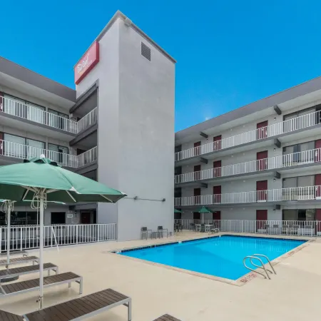 Red Roof Plus+ & Suites Virginia Beach - Seaside