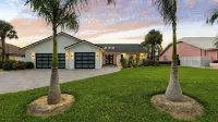 Latitude 26° Luxury Retreat by Avantstay Waterfall Pool + Private Dock - WiFi