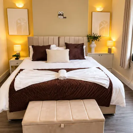Cardiff Luxury Home • Hot Tub, Sauna & Games Room