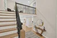 Enjoy Quiet Nights With A Fireplace In Bellport 3 Bedroom Home - piscina