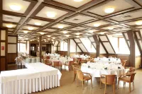 Hotel Restaurant Zur Linde Hotels in Springe