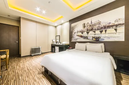 Rampart Hotel