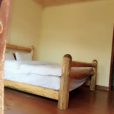 Yanyuan Juxingyuan Inn Отели рядом с достопримечательностью «Sichuanlugu Lake Scenic Area»