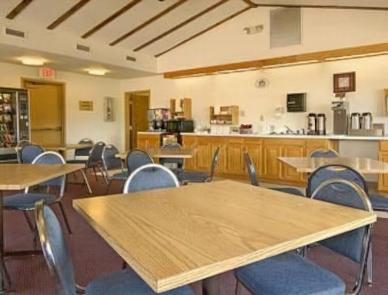 Super 8 by Wyndham Hot Springs
