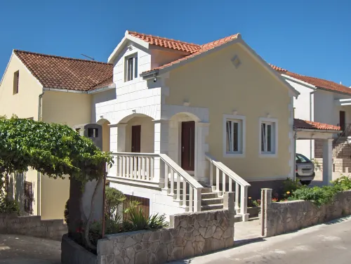 Antique Apartment with Balcony