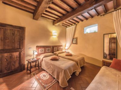 Holiday Home Features with Italian Garden and Free Wifi