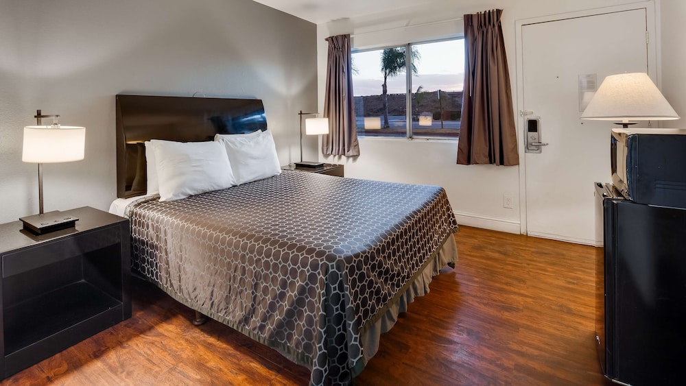 SureStay Hotel by Best Western Buttonwillow