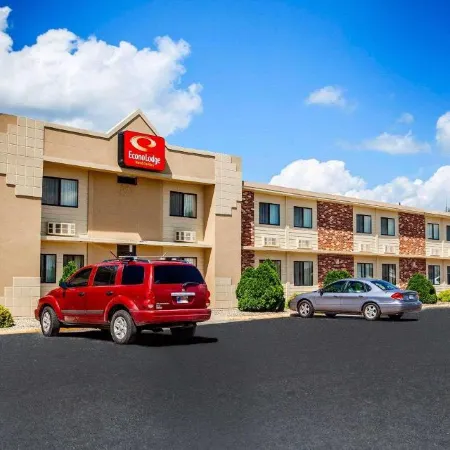 Econo Lodge Inn & Suites