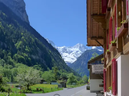 Rösli Отели рядом с достопримечательностью «Murrenbachfall»