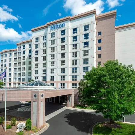 Hilton Charlotte Airport Отели рядом с достопримечательностью «Библиотека Билли Грэма»